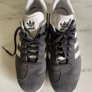 Men’s Adidas gazelle size 10